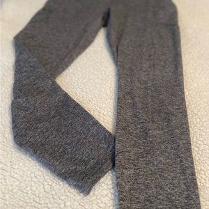 Women’s high waisted yoga leggings with pockets